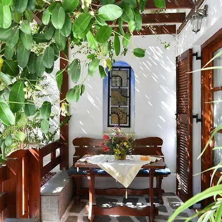 Batistas * Naousa (Paros)